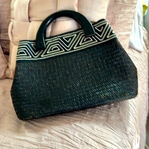 BEAUTIFUL BLACK STRAW HANDBAG